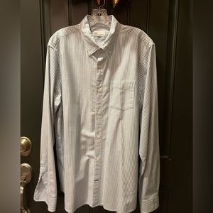 CLASSIC WHITE AND LIGHT BLUE STRIPE MEN’S Dress Shirt GAP SIZE L….